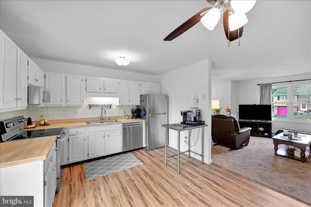 38 PICKFORD DR, Lancaster, PA 17603
