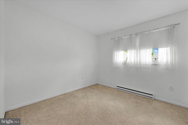 38 PICKFORD DR, Lancaster, PA 17603