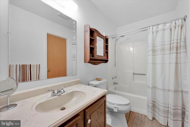 38 PICKFORD DR, Lancaster, PA 17603
