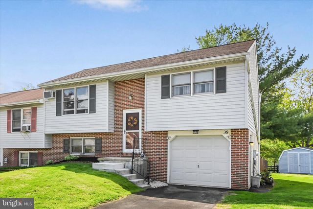 38 PICKFORD DR, Lancaster, PA 17603