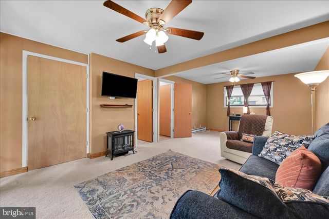 38 PICKFORD DR, Lancaster, PA 17603