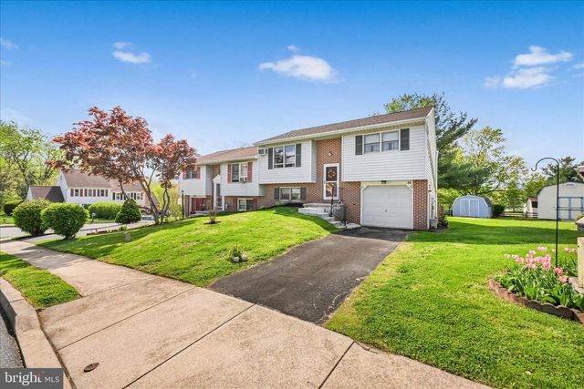 38 PICKFORD DR, Lancaster, PA 17603