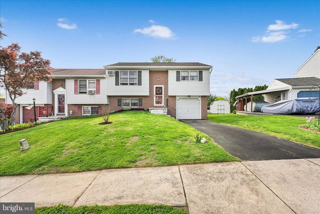 38 PICKFORD DR, Lancaster, PA 17603