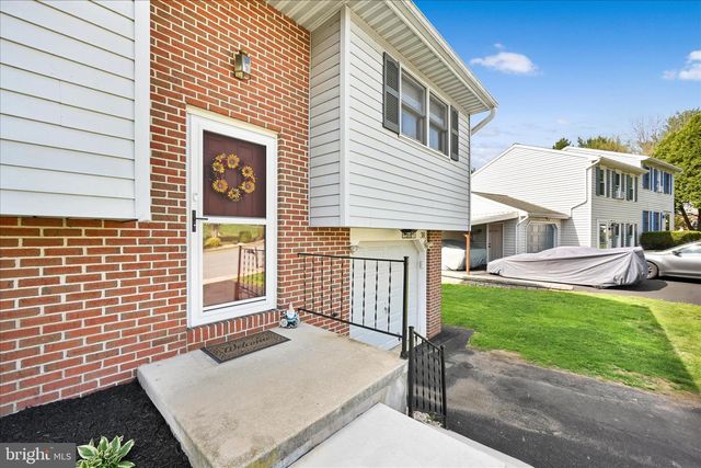 38 PICKFORD DR, Lancaster, PA 17603