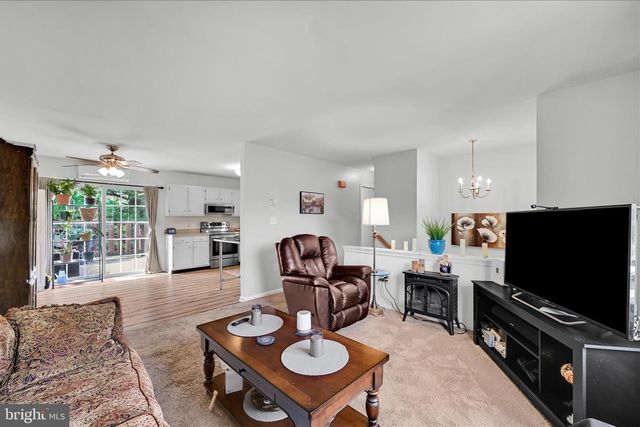 38 PICKFORD DR, Lancaster, PA 17603