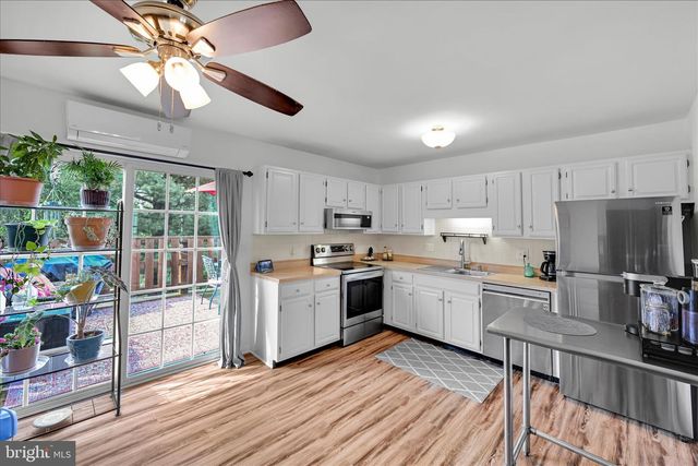 38 PICKFORD DR, Lancaster, PA 17603