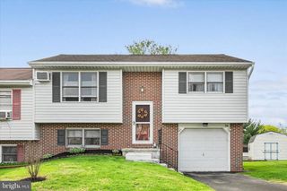 38 PICKFORD DR, Lancaster, PA 17603