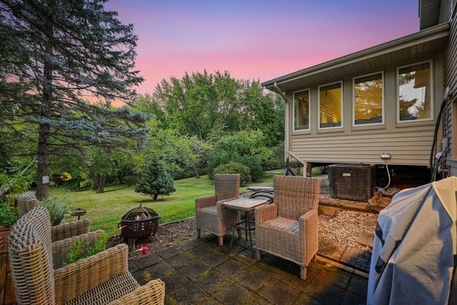 2080 Kelzer Pond Drive, Victoria, MN 55386