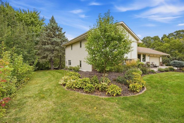 2080 Kelzer Pond Drive, Victoria, MN 55386