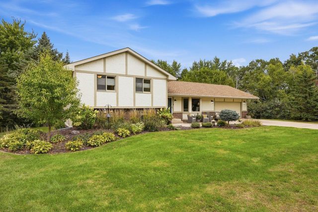 2080 Kelzer Pond Drive, Victoria, MN 55386