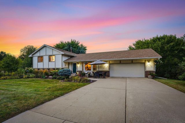 2080 Kelzer Pond Drive, Victoria, MN 55386