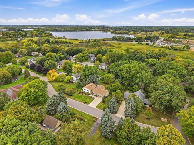 2080 Kelzer Pond Drive, Victoria, MN 55386