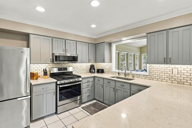 2080 Kelzer Pond Drive, Victoria, MN 55386