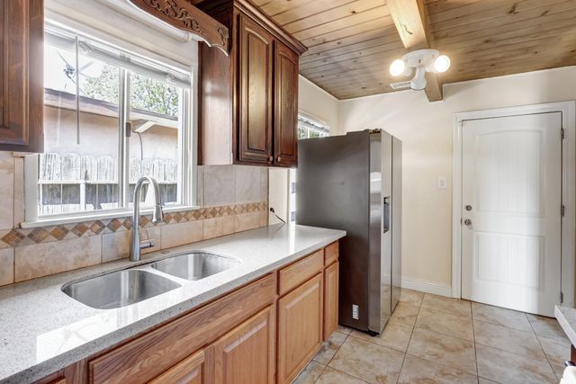 5510 71st St, Sacramento, CA 95820