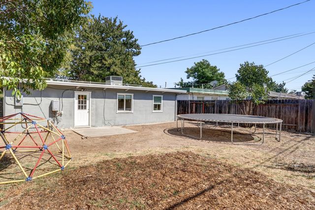 5510 71st St, Sacramento, CA 95820