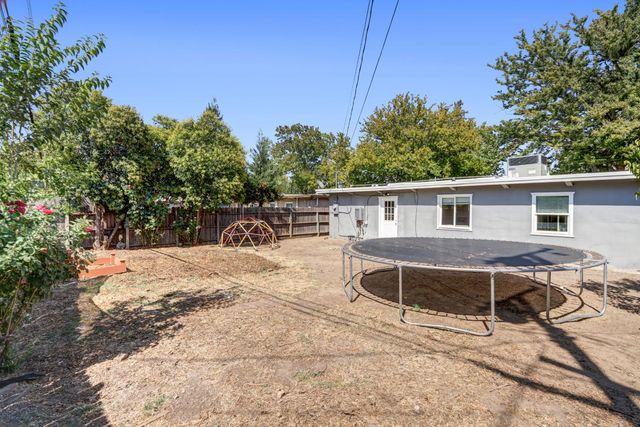 5510 71st St, Sacramento, CA 95820