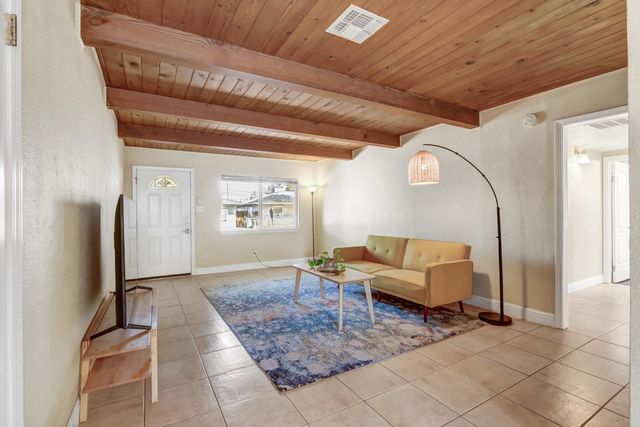 5510 71st St, Sacramento, CA 95820