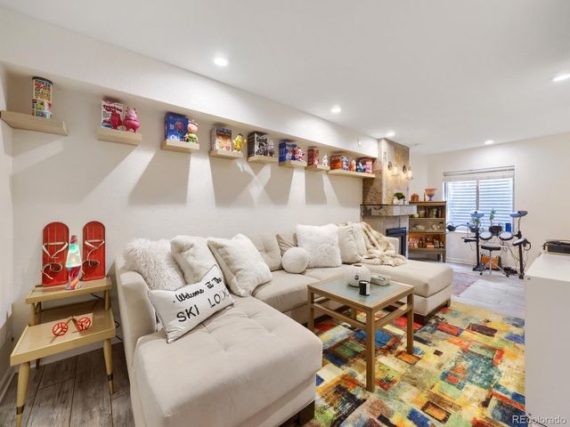 6431 Secrest Ct, Arvada, CO 80007