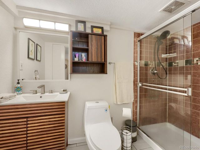 6431 Secrest Ct, Arvada, CO 80007