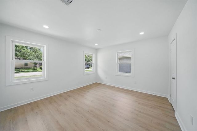2131 Chantilly Lane, Houston, TX 77018