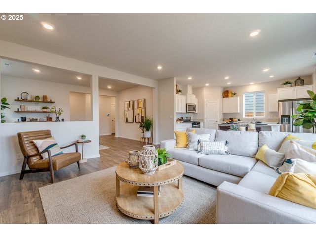 345 Stella St Ne, Salem, OR 97301