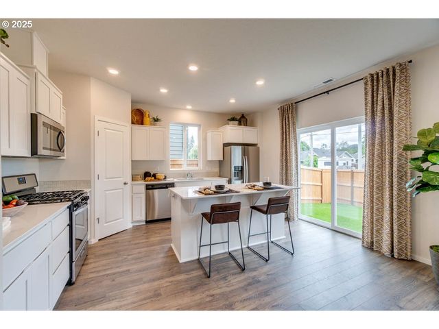 345 Stella St Ne, Salem, OR 97301