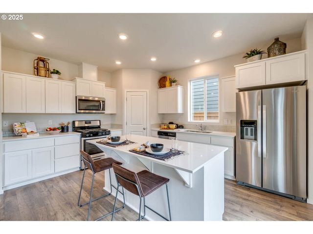 345 Stella St Ne, Salem, OR 97301