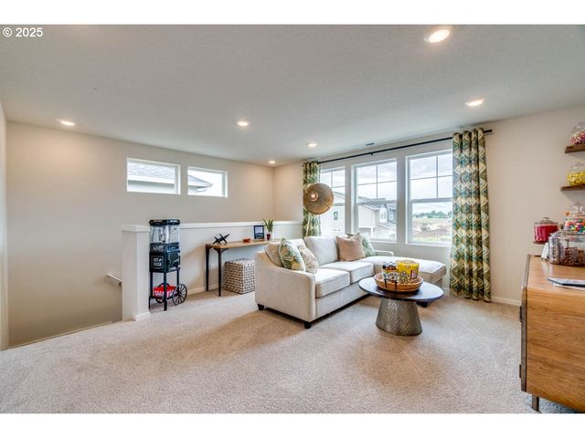 345 Stella St Ne, Salem, OR 97301