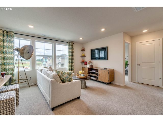 345 Stella St Ne, Salem, OR 97301