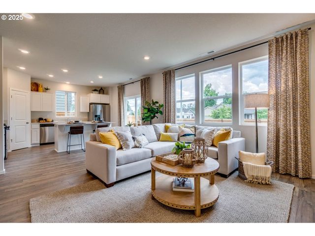 345 Stella St Ne, Salem, OR 97301