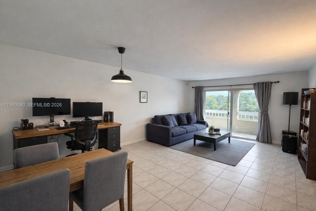 7703 Camino Real A-412, Miami, FL 33143