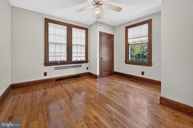 319 N NEWTON LAKE DR, Collingswood, NJ 08108