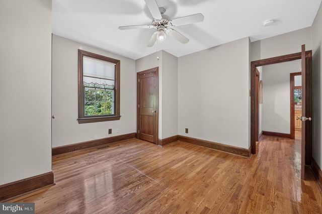319 N NEWTON LAKE DR, Collingswood, NJ 08108