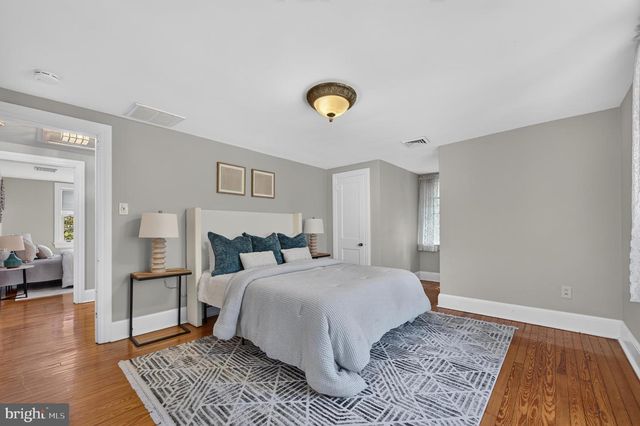 319 N NEWTON LAKE DR, Collingswood, NJ 08108