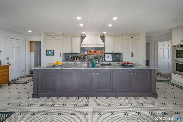 84 Johnsons Point Road, Branford, CT 06405