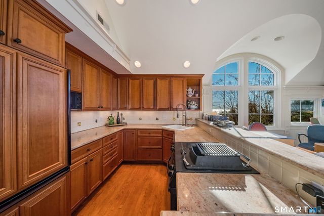 84 Johnsons Point Road, Branford, CT 06405