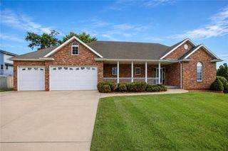 700 E 10th Street, Kearney, MO 64060
