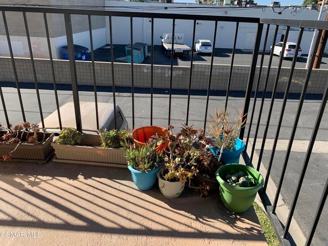 2033 Calle La Sombra 4, Simi Valley, CA 93063