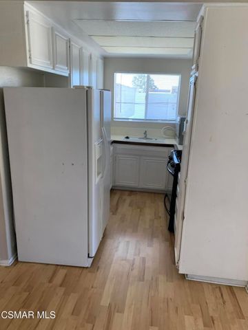 2033 Calle La Sombra 4, Simi Valley, CA 93063