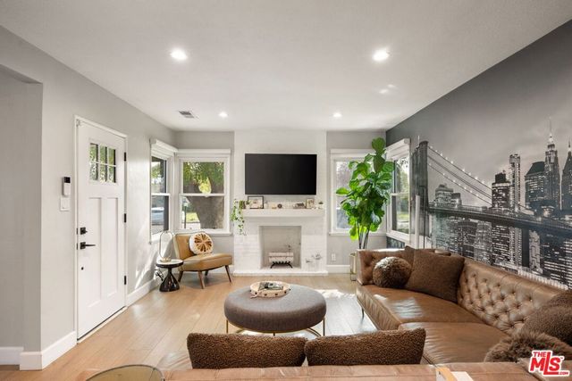 14745 Cumpston Street, Sherman Oaks, CA 91411