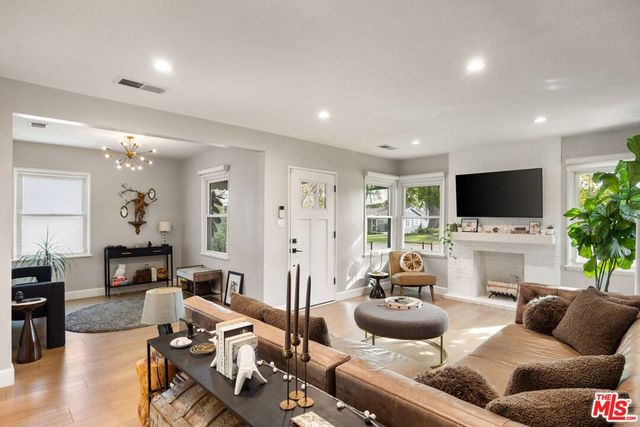 14745 Cumpston Street, Sherman Oaks, CA 91411