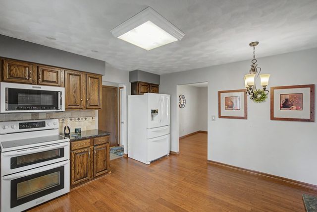 24 Lori Lane Court, Geneseo, IL 61254