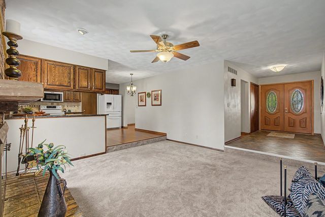24 Lori Lane Court, Geneseo, IL 61254
