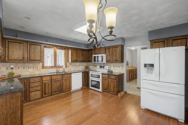 24 Lori Lane Court, Geneseo, IL 61254
