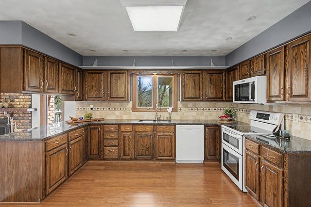 24 Lori Lane Court, Geneseo, IL 61254