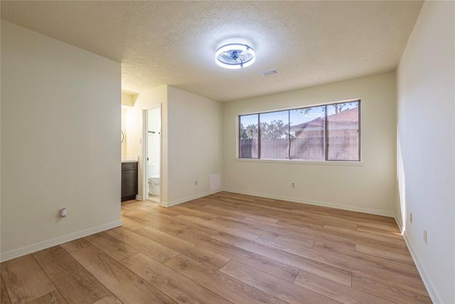 462 Capehill Drive, Houston, TX 77598