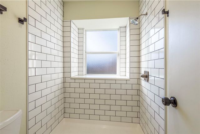 462 Capehill Drive, Houston, TX 77598