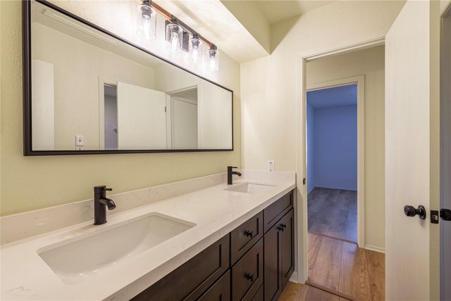 462 Capehill Drive, Houston, TX 77598