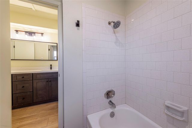 462 Capehill Drive, Houston, TX 77598