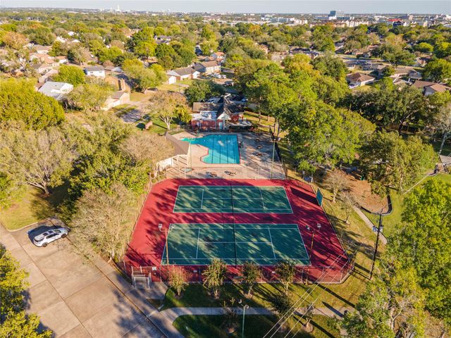 462 Capehill Drive, Houston, TX 77598